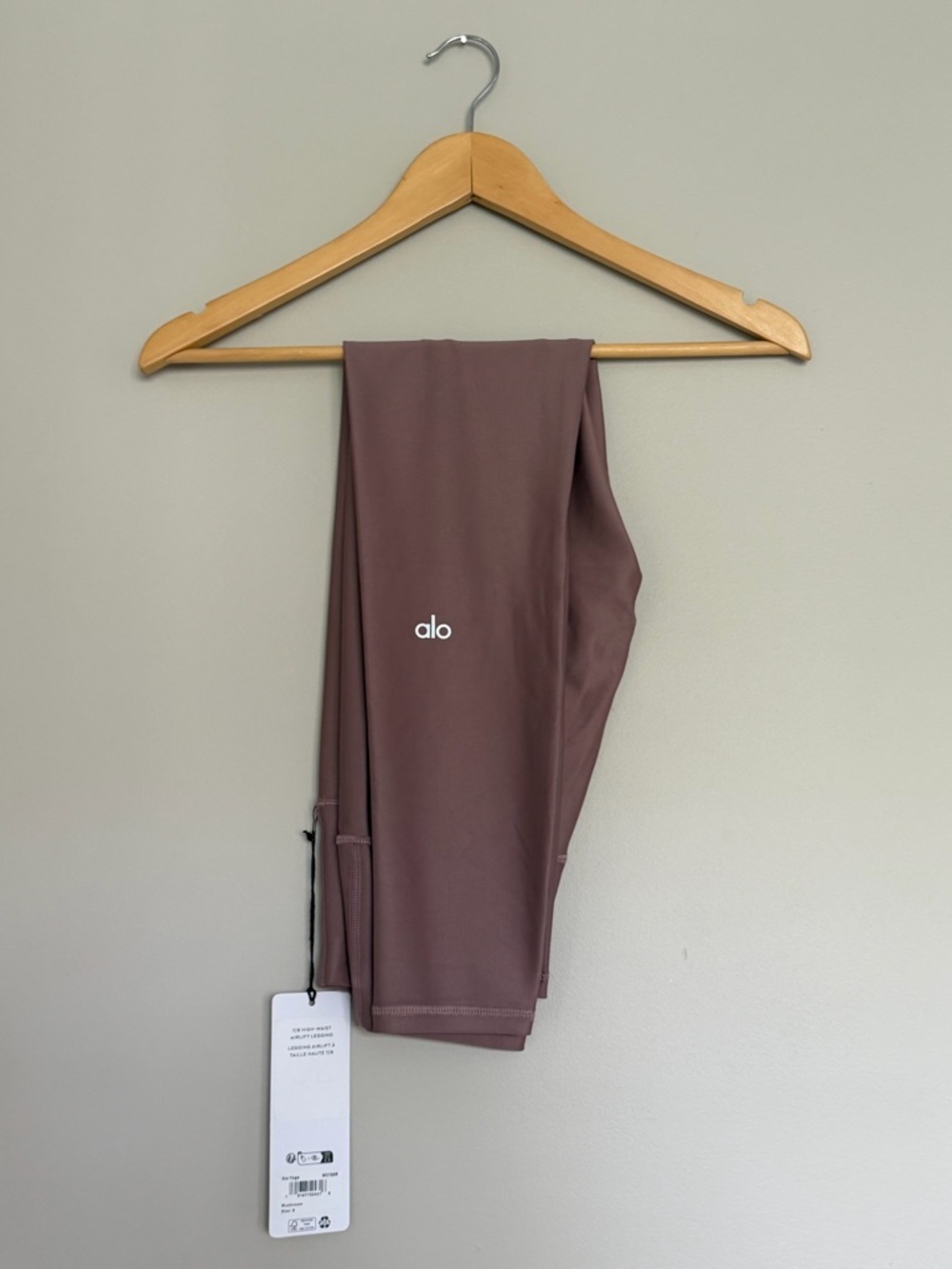 ALO Yoga 7/8 High-Waist Airlift Legging in Mushroom Pink